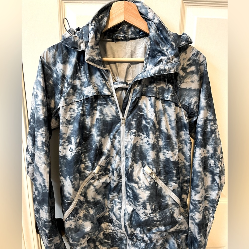 Lululemon Pack It Up Windbreaker Coat- Blue Tie Dye Pattern - Size 6